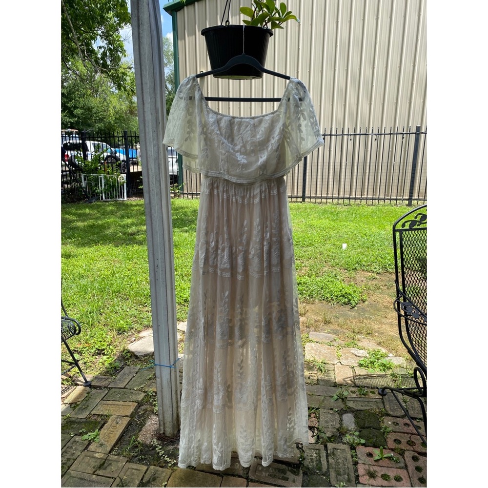 NEW Aakaa Maxi White Lace Dress Size S